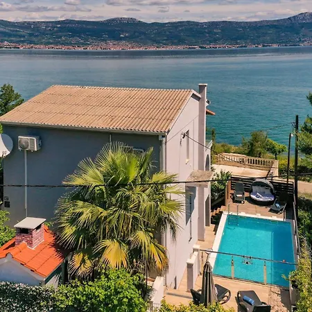 Holiday home Gorgeous In With Jacuzzi Trogir