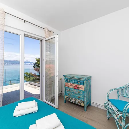Gorgeous In With Jacuzzi Holiday home