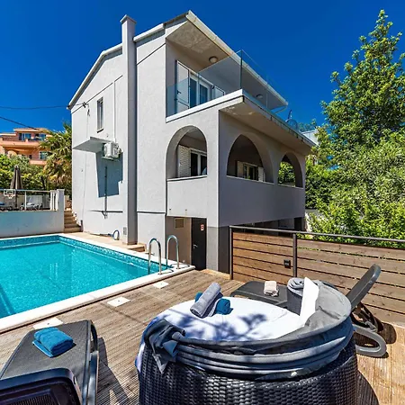 Gorgeous In With Sauna Hébergement de vacances Trogir
