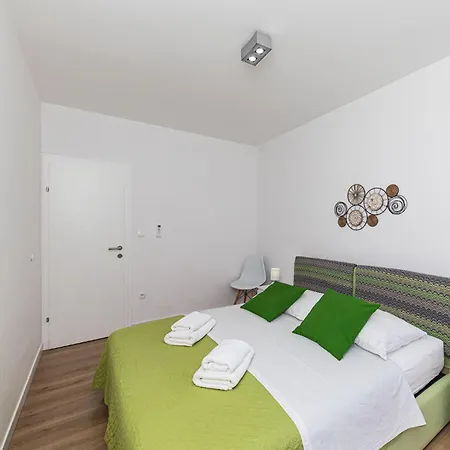 Gorgeous In With Jacuzzi Dom wakacyjny Trogir